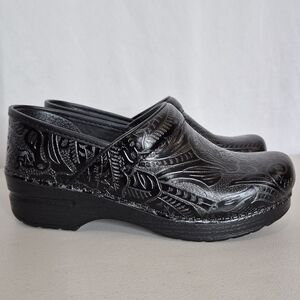 Dansko Professional Black Tooled Closed Back Wide Width Clog - Size 8 1/2 - 9W